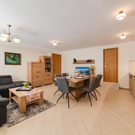 Deluxe And Garden Варна