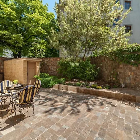 Апартамент Deluxe And Garden *