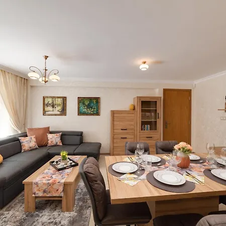 Deluxe&central Garden