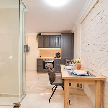 Deluxe&central Garden *