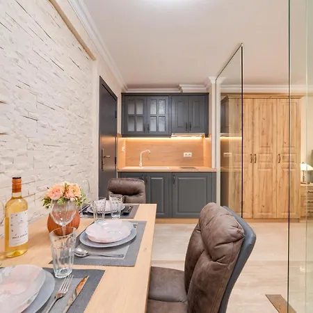 Deluxe&central Garden