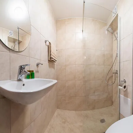 Deluxe&central Garden Warna