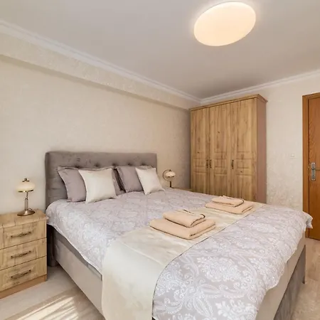 Deluxe And Garden Daire Varna