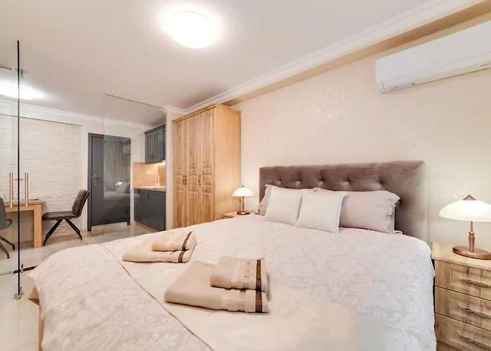 Deluxe And Garden * Varna