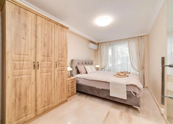 Deluxe And Garden Varna